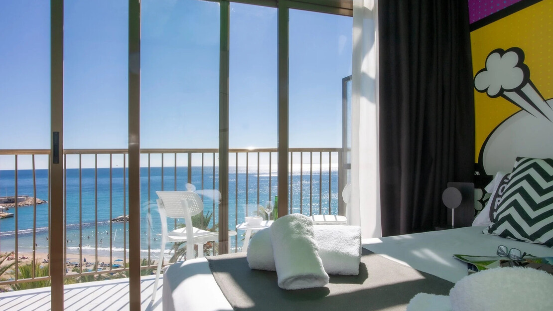 Hotel Casual Pop Art